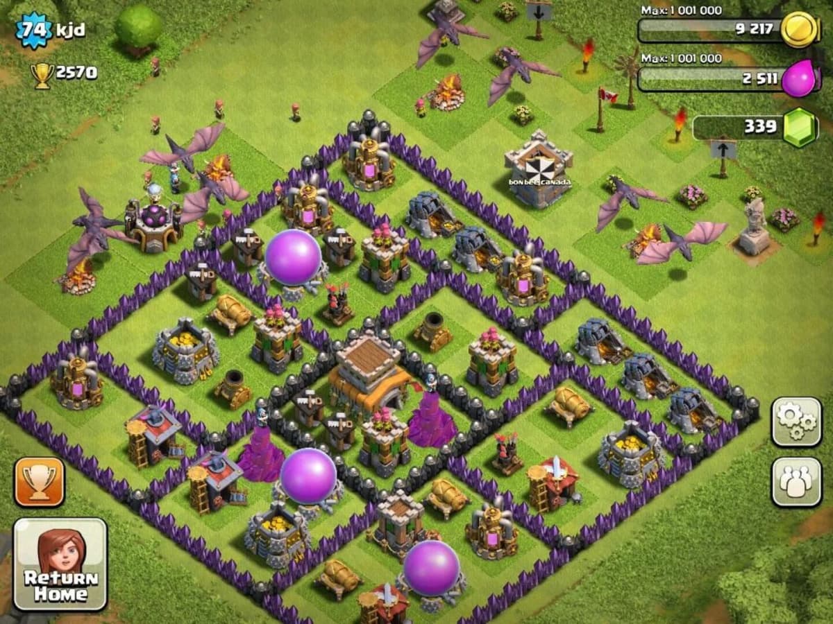 Personnages emblématiques de Clash of Clans en pleine action dans une cinématique.