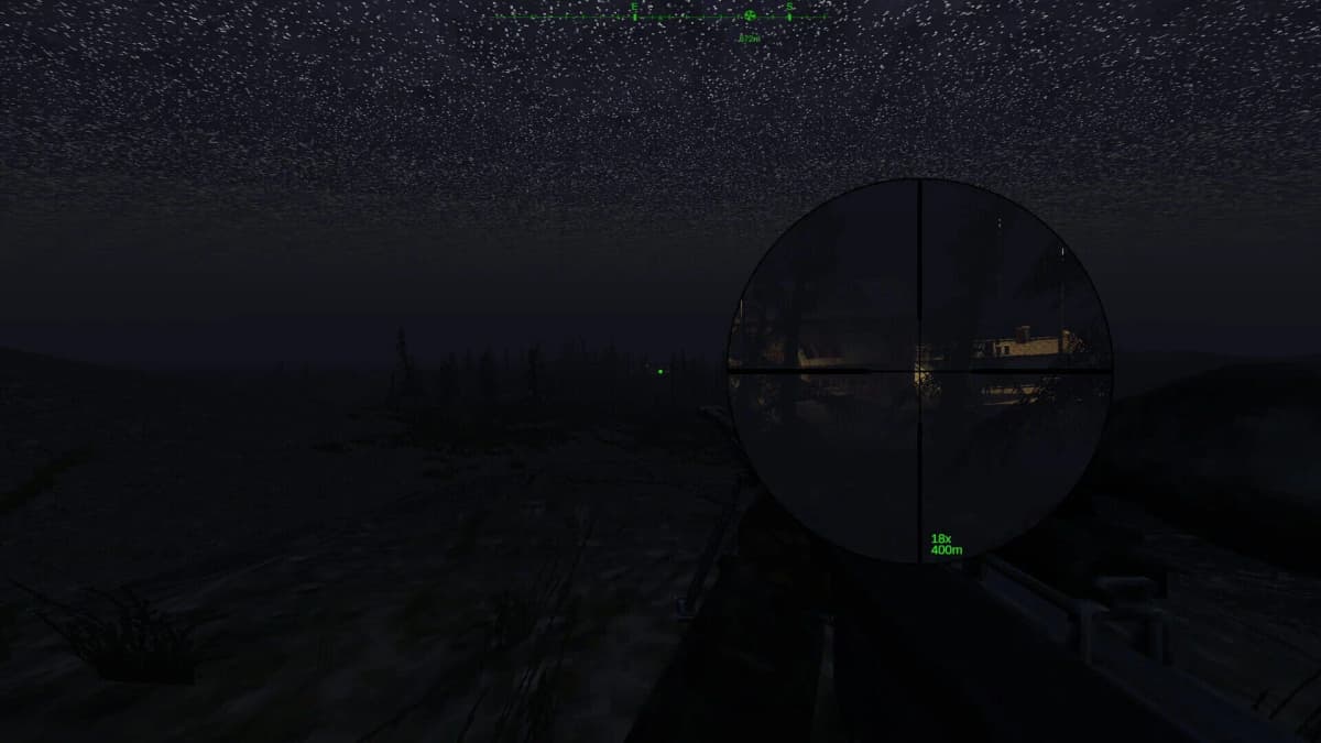 Capture Dagger Directive : vue sur un village ennemi de nuit, avec NVG verts activés.