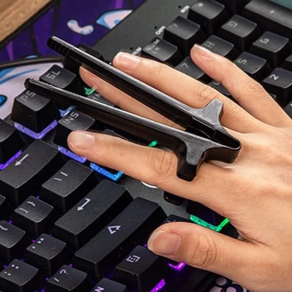 Ces « finger-sticks » à 4 € ont sauvé mes claviers (et je ne reviendrai jamais en arrière)