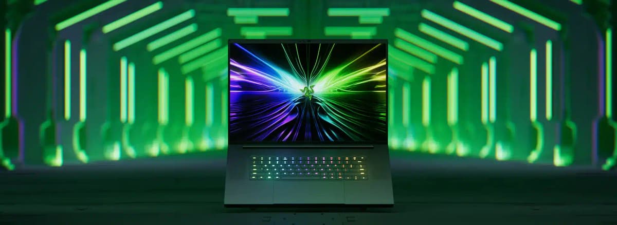 Test Razer Blade 18 (2025) : quasi-PC fixe RTX 5090, écran 18″ dual-mode et autonomie sacrifiée